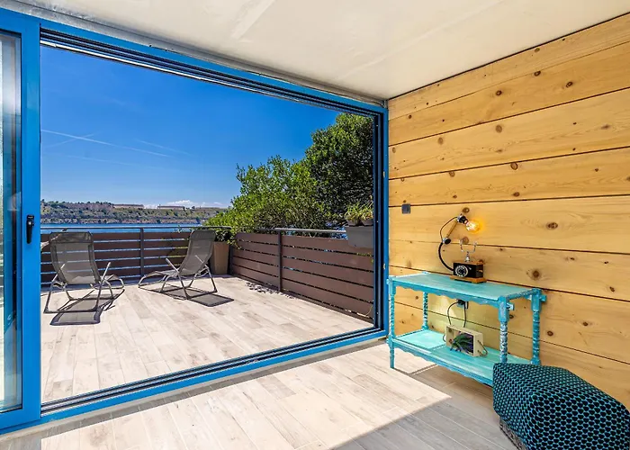 Cozy Seafront Ii * 奥米沙利