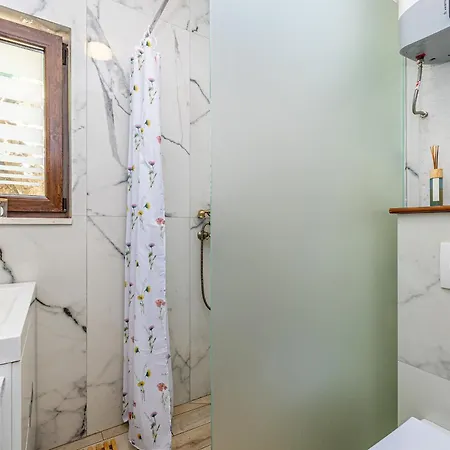 Prázdninový dům Cozy Seafront Ii Omišalj