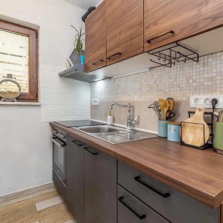 Cozy Seafront Ii Omišalj