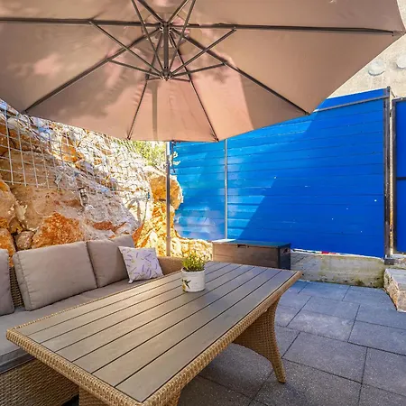 Ferienhaus Cozy Seafront Ii Omišalj
