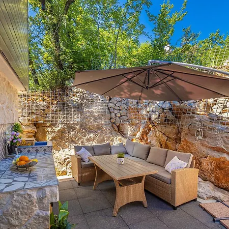 Ferienhaus Cozy Seafront Ii Omišalj