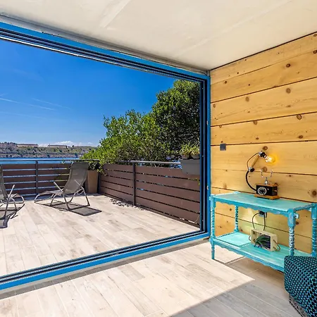 Cozy Seafront Ii * Omišalj