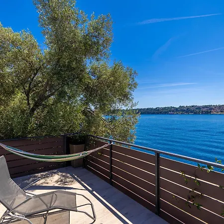 Cozy Seafront Ii * Omišalj