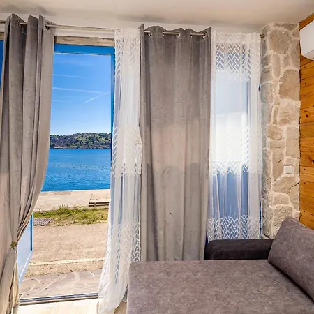 Cozy Seafront Ii Omišalj