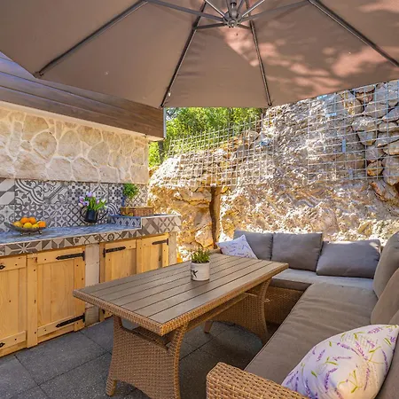 Cozy Seafront Ii Omišalj